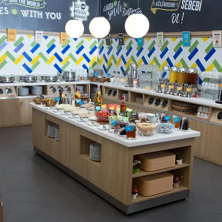 汉普顿伊斯坦布尔宰廷布尔努希尔顿酒店 酒店 伊斯坦布尔