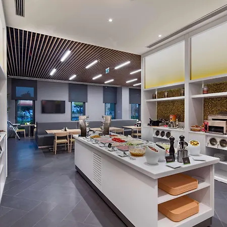 汉普顿伊斯坦布尔宰廷布尔努希尔顿酒店 酒店 伊斯坦布尔