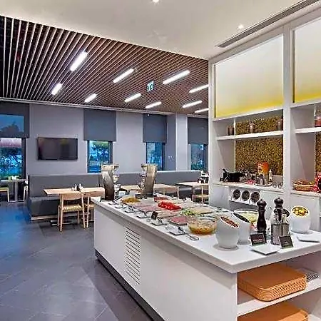 Hotel Hampton By Hilton Zeytinburnu 4*