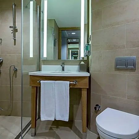 Hotel Hampton By Hilton Zeytinburnu 4*