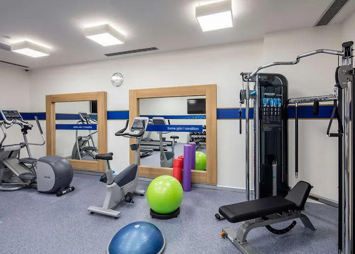 호텔 햄프턴 바이 힐튼 제이틴부르누