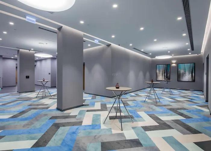 호텔 햄프턴 바이 힐튼 제이틴부르누