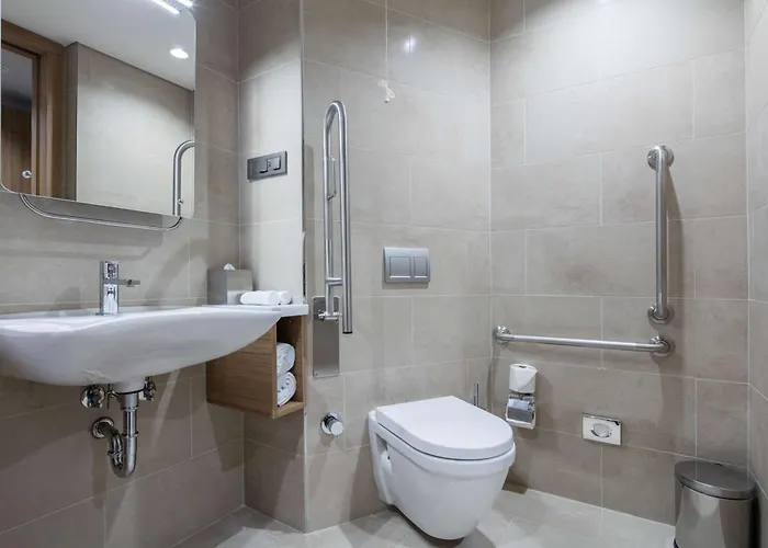 햄프턴 바이 힐튼 제이틴부르누 4*