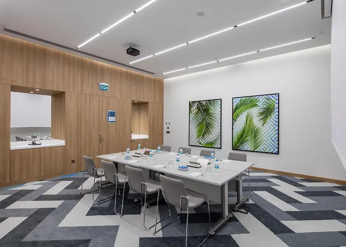 햄프턴 바이 힐튼 제이틴부르누