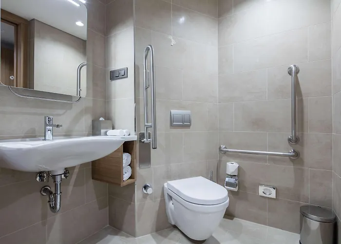 햄프턴 바이 힐튼 제이틴부르누 4*