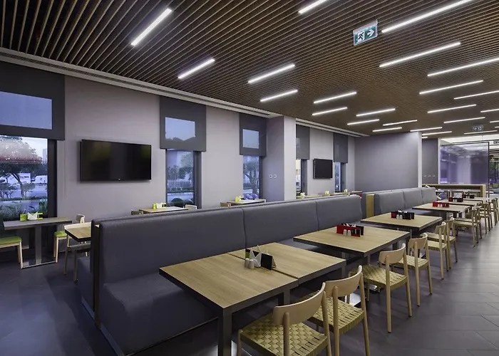 햄프턴 바이 힐튼 제이틴부르누 4*