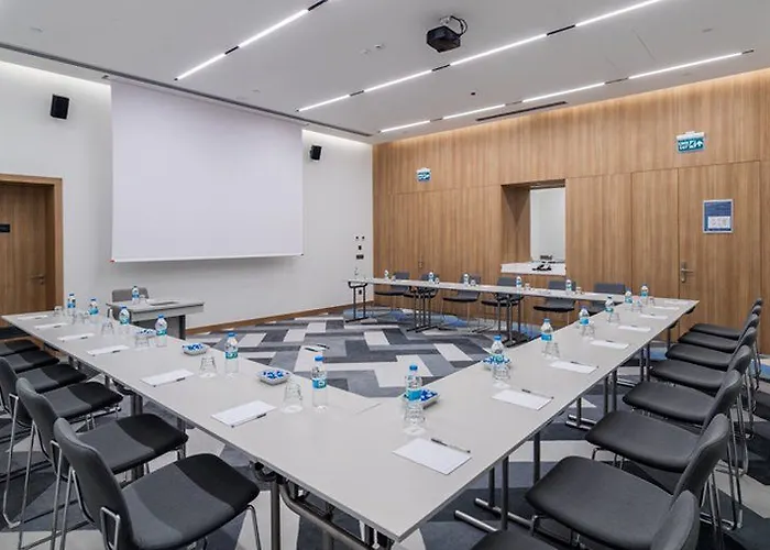 햄프턴 바이 힐튼 제이틴부르누 호텔 4*