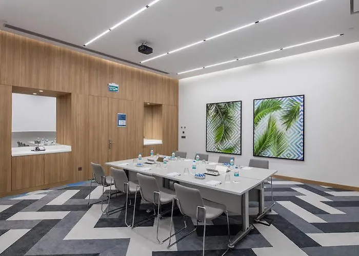 호텔 햄프턴 바이 힐튼 제이틴부르누 4*