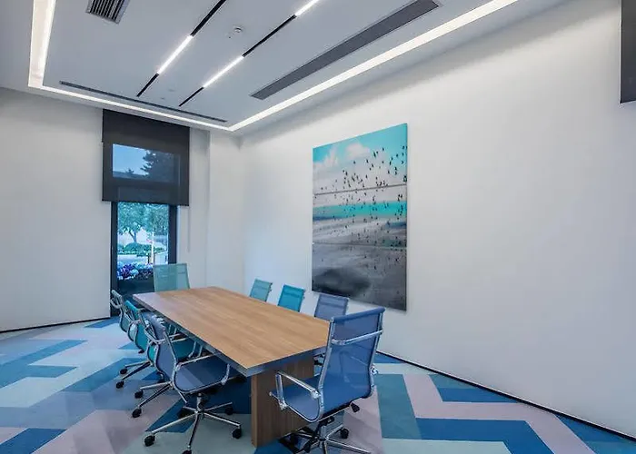 호텔 햄프턴 바이 힐튼 제이틴부르누 4*