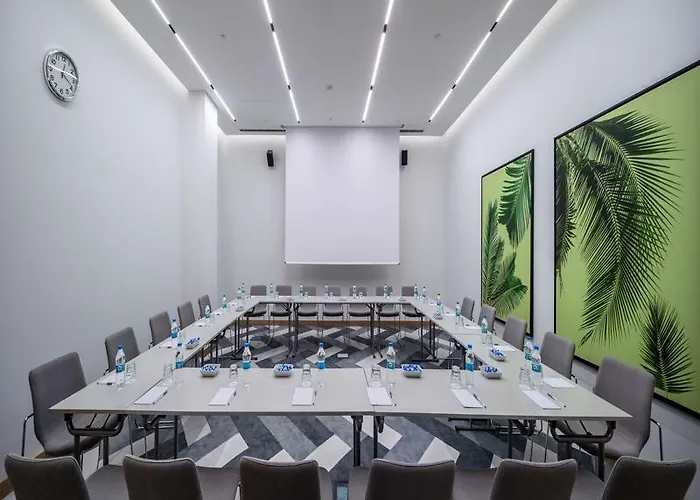 호텔 햄프턴 바이 힐튼 제이틴부르누