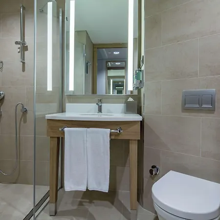Hampton By Hilton Zeytinburnu מלון